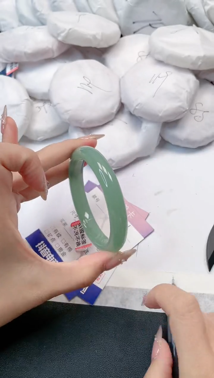 【闪购商品】石英质玉手镯未镶嵌76-61