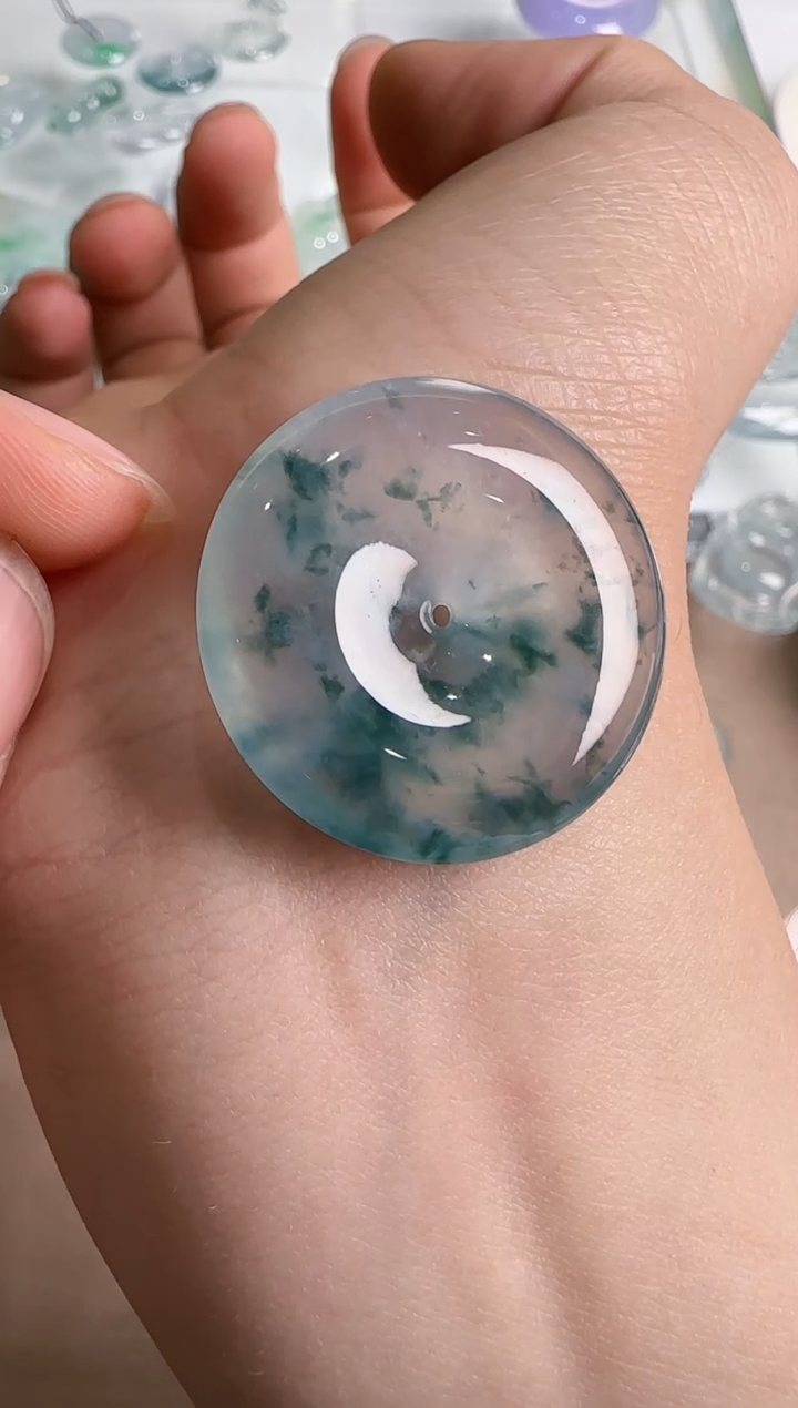 【闪购商品】翡翠吊坠(不含链)未镶嵌··