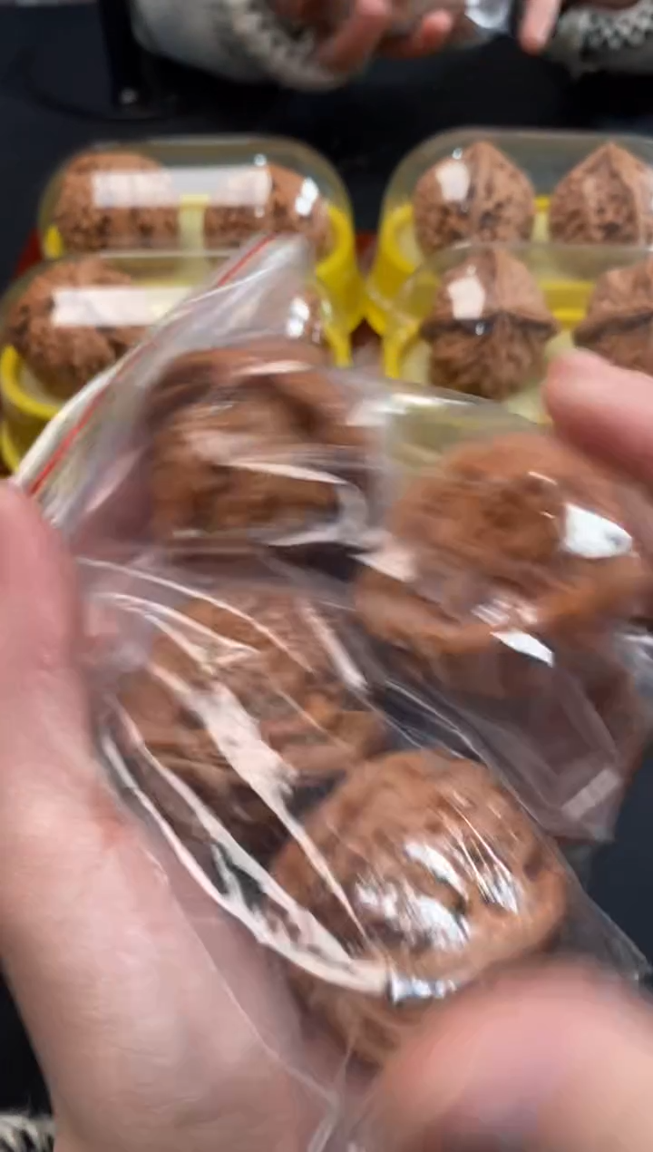 把件文玩核桃南疆石42尺随机发