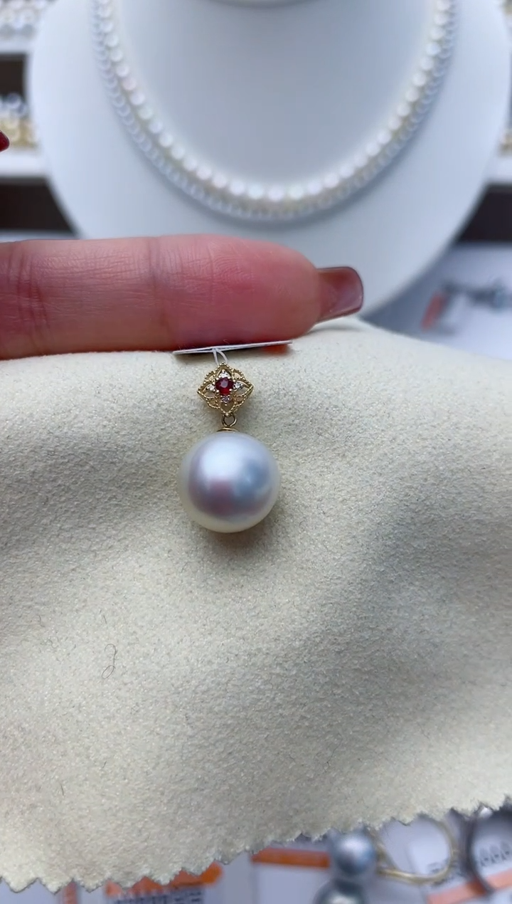 【闪购商品】海水珍珠颈饰18K金镶嵌W94