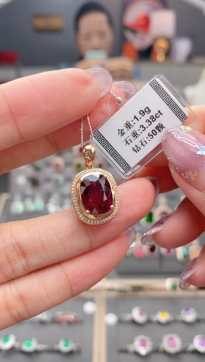 18K金镶嵌颈饰碧玺3.38    