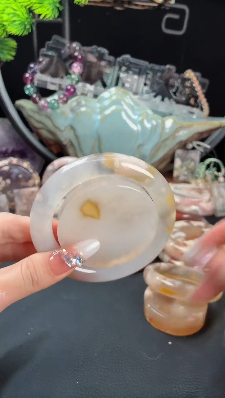 石英质玉手镯（圆镯）未镶嵌59