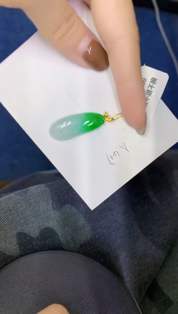 颈饰18K金镶嵌翡翠缅甸天然翡翠A货