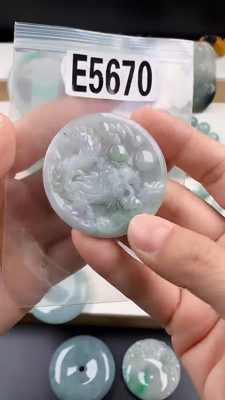 颈饰未镶嵌翡翠天然翡翠吊坠挂件