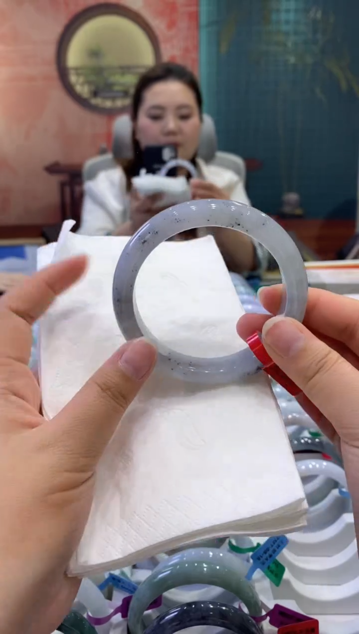 【闪购商品】翡翠手镯未镶嵌多人0008089