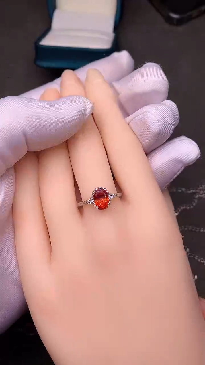 【闪购商品】彩色蓝宝石戒指银S925镶嵌......