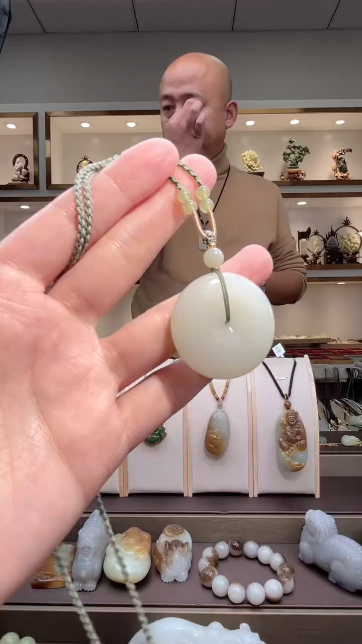 颈饰未镶嵌和田玉苏