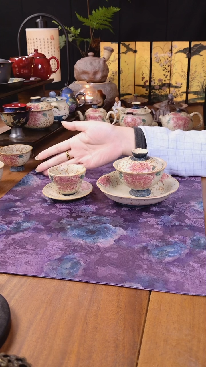 青花火石红焦糖釉牡丹四件套