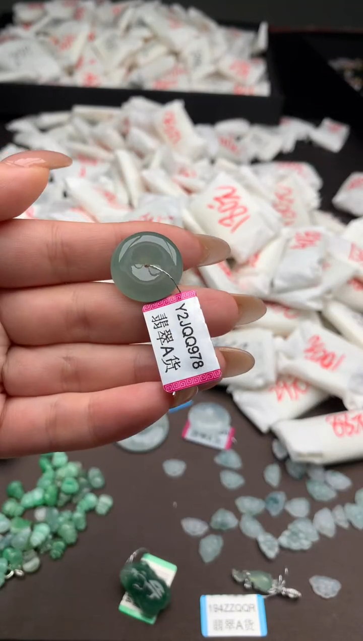 【闪购商品】翡翠挂件未镶嵌一