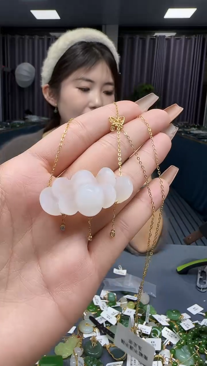 【闪购商品】和田玉挂件18K金镶嵌1