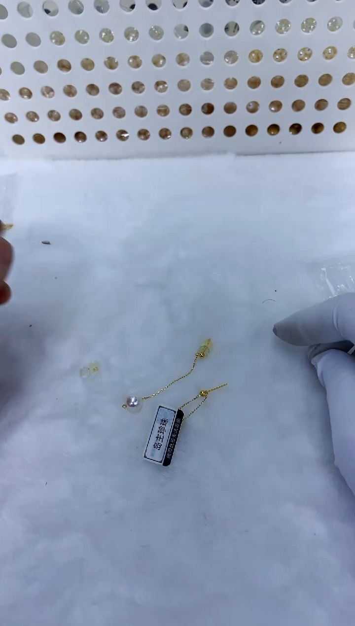 18K金镶嵌饰品海水珍珠8-8.5秋千耳线