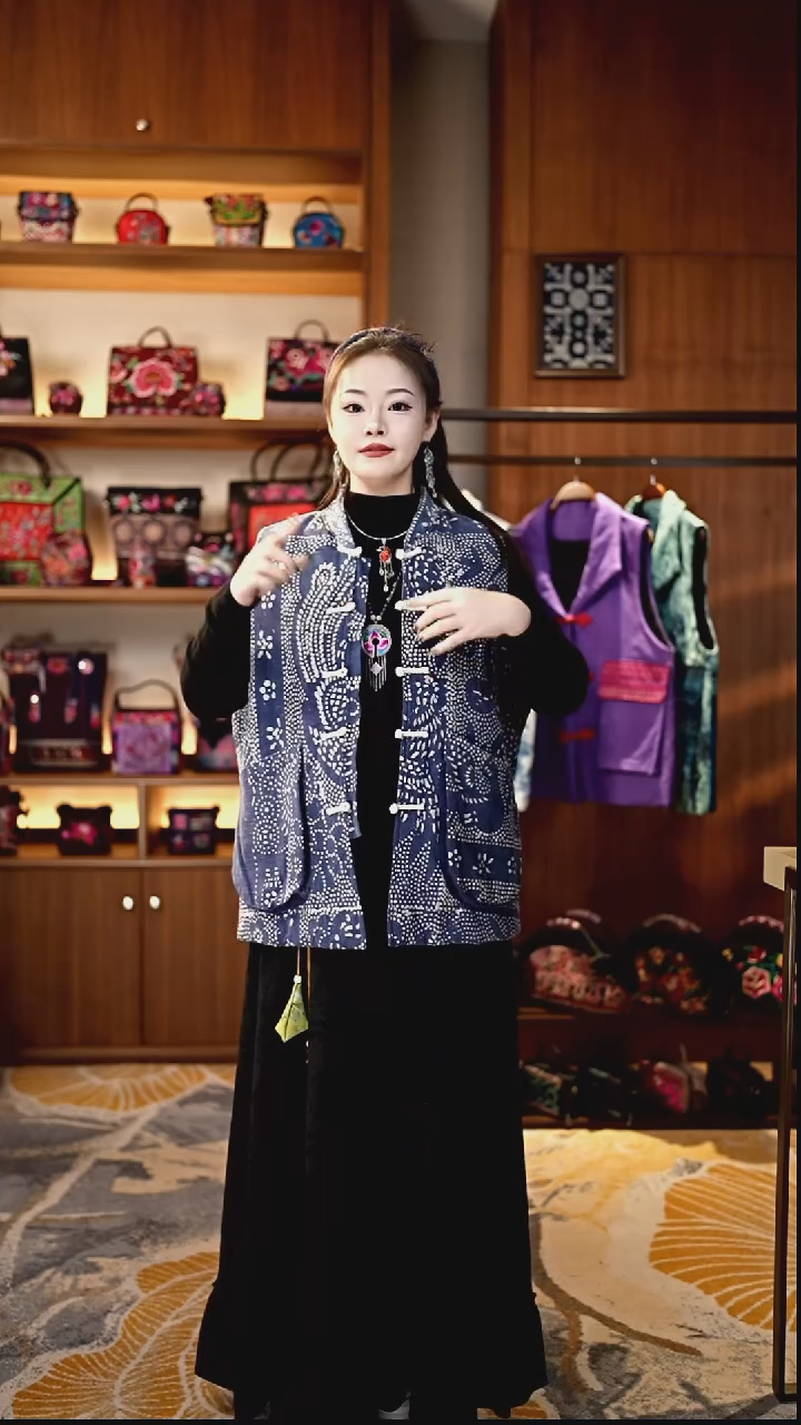 刺绣私人定制苗族手工衣服Z9820