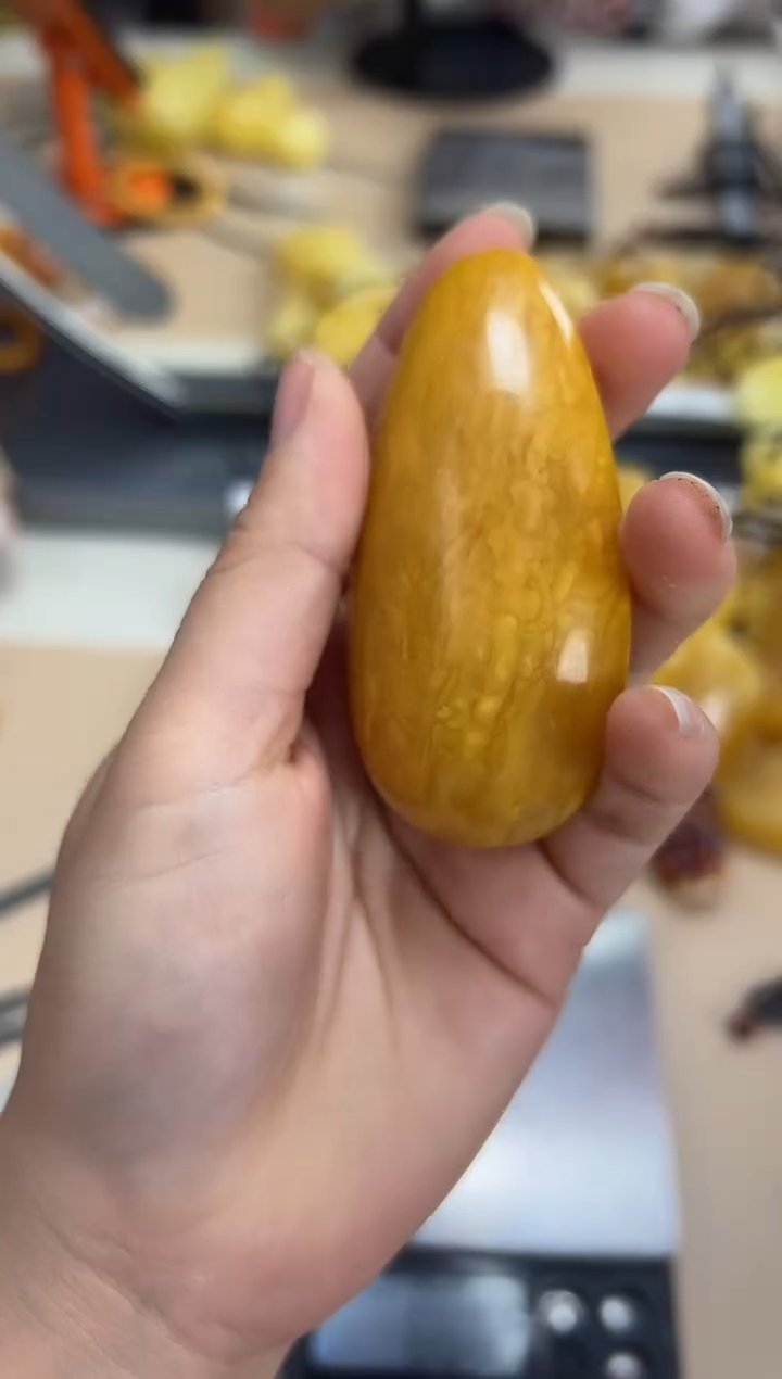 【闪购商品】琥珀裸石未镶嵌蜜蜡吊坠
