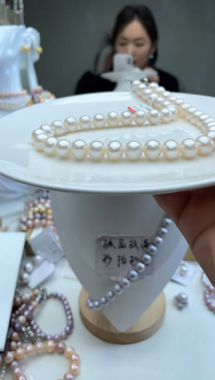 白系大点位项链