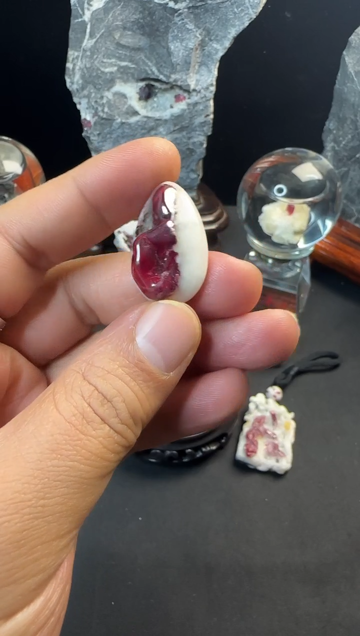 天然辰砂天然朱砂晶体原石吊坠挂件