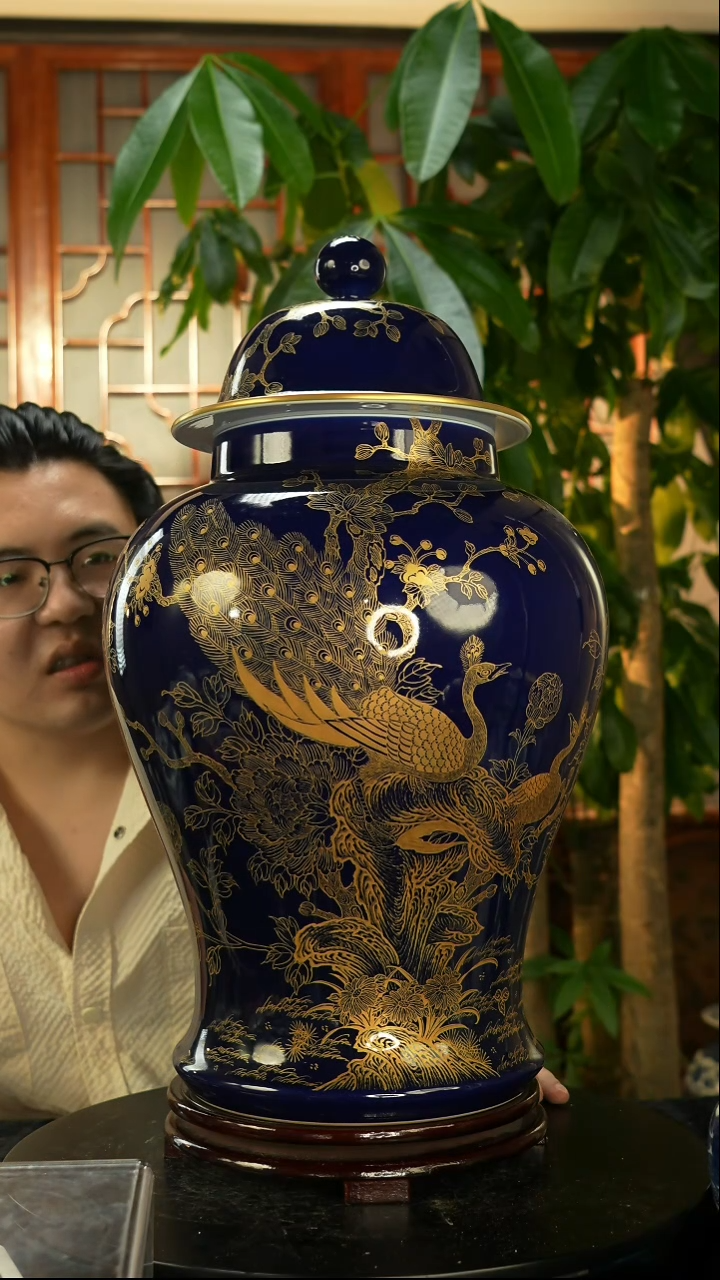 其他霁蓝釉描金孔将军盖罐一对