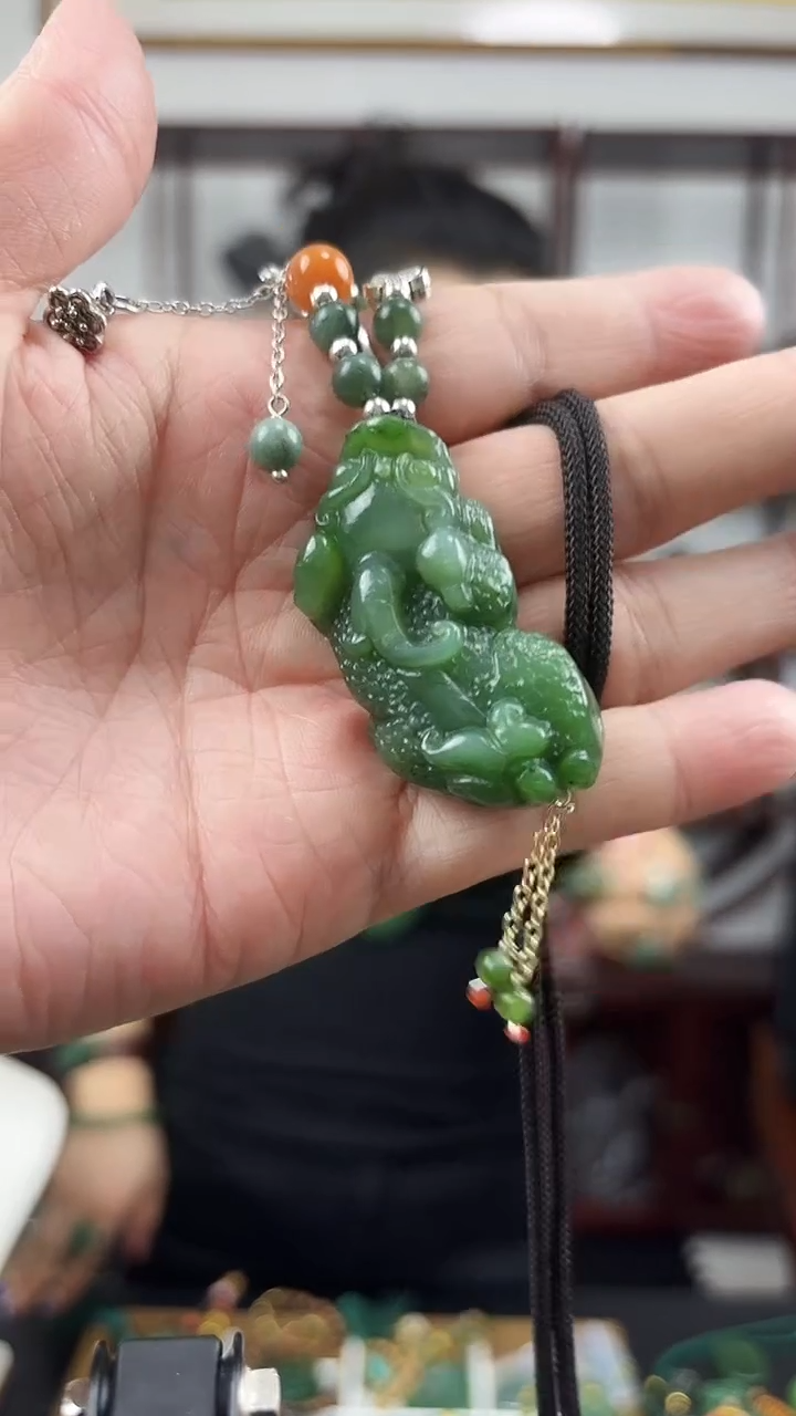 颈饰未镶嵌和田玉1