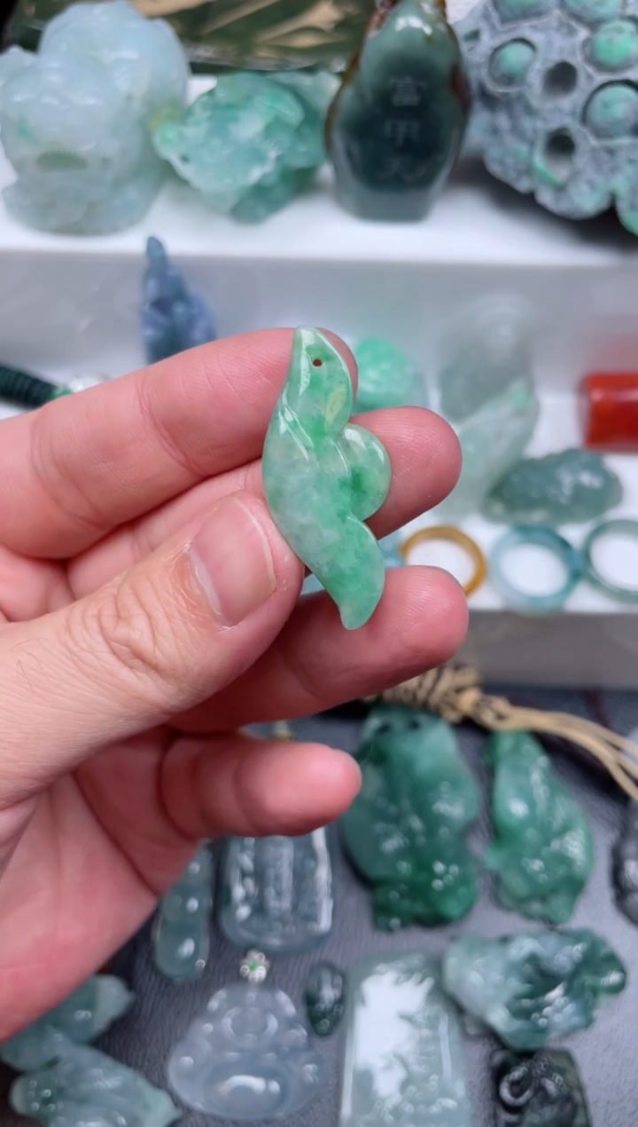 【闪购商品】翡翠颈饰未镶嵌元宝
