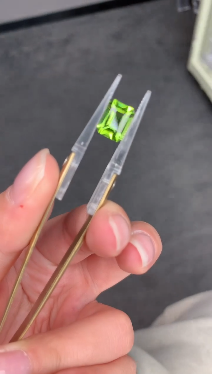 【闪购商品】橄榄石裸石未镶嵌3.8ct橄榄石