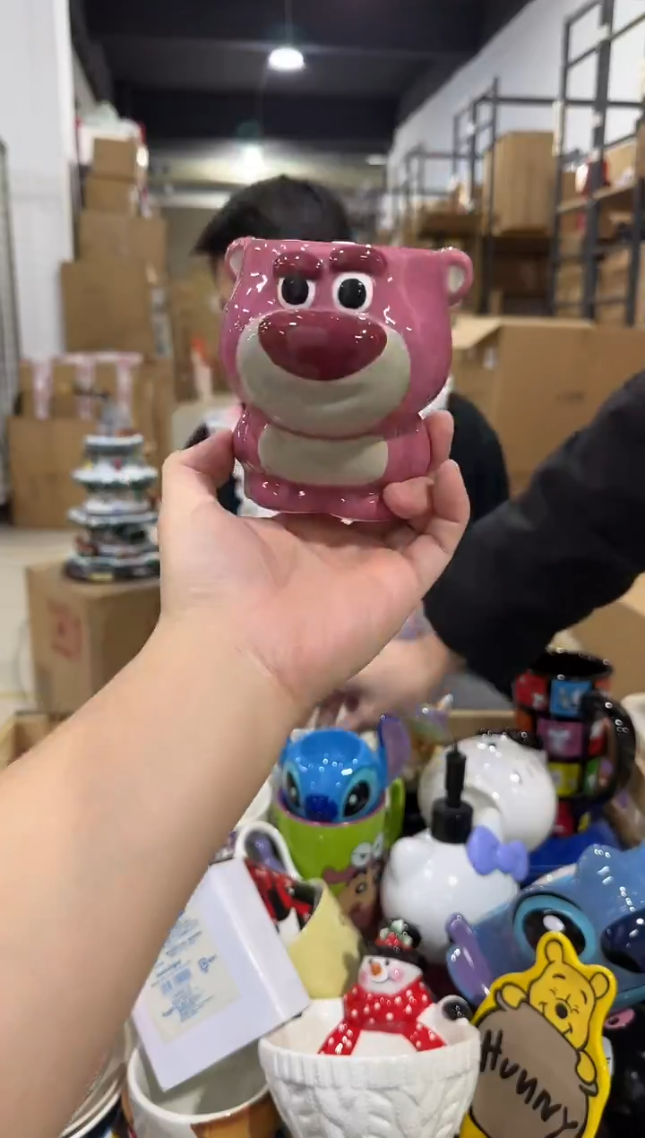 瓷片Q版草莓熊全身杯