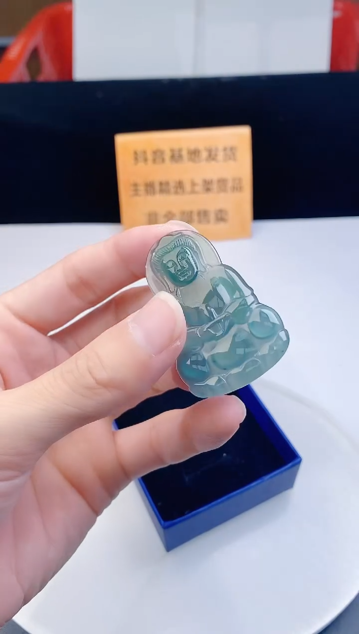 颈饰未镶嵌翡翠   