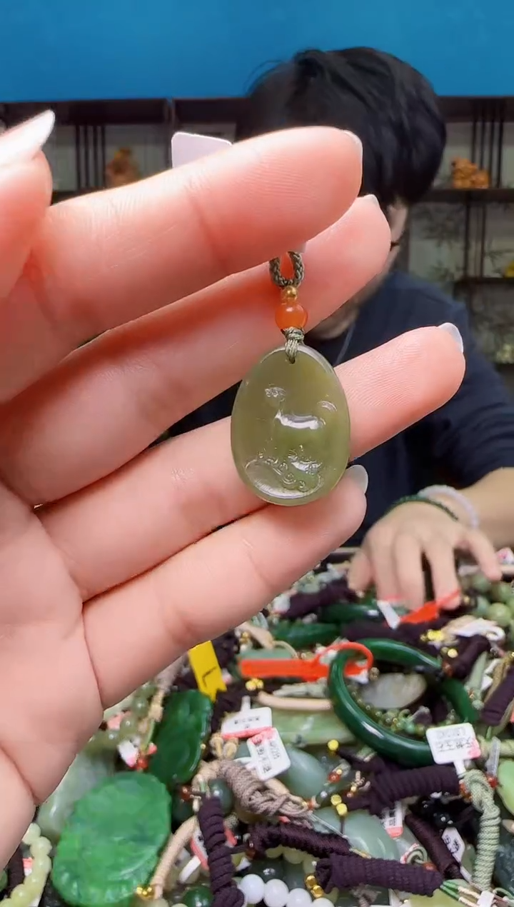 颈饰未镶嵌和田玉1