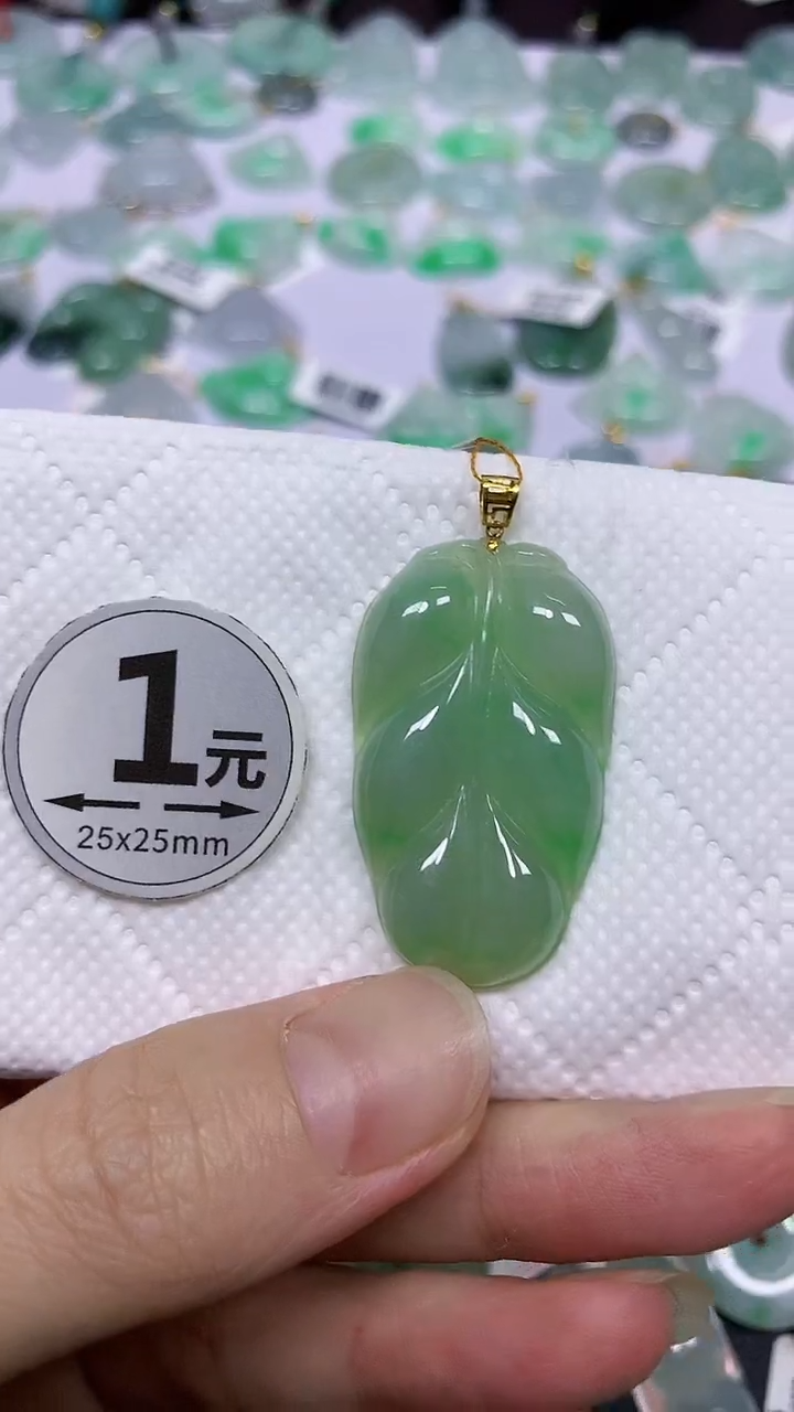 颈饰18K金镶嵌翡翠天然翡翠A货