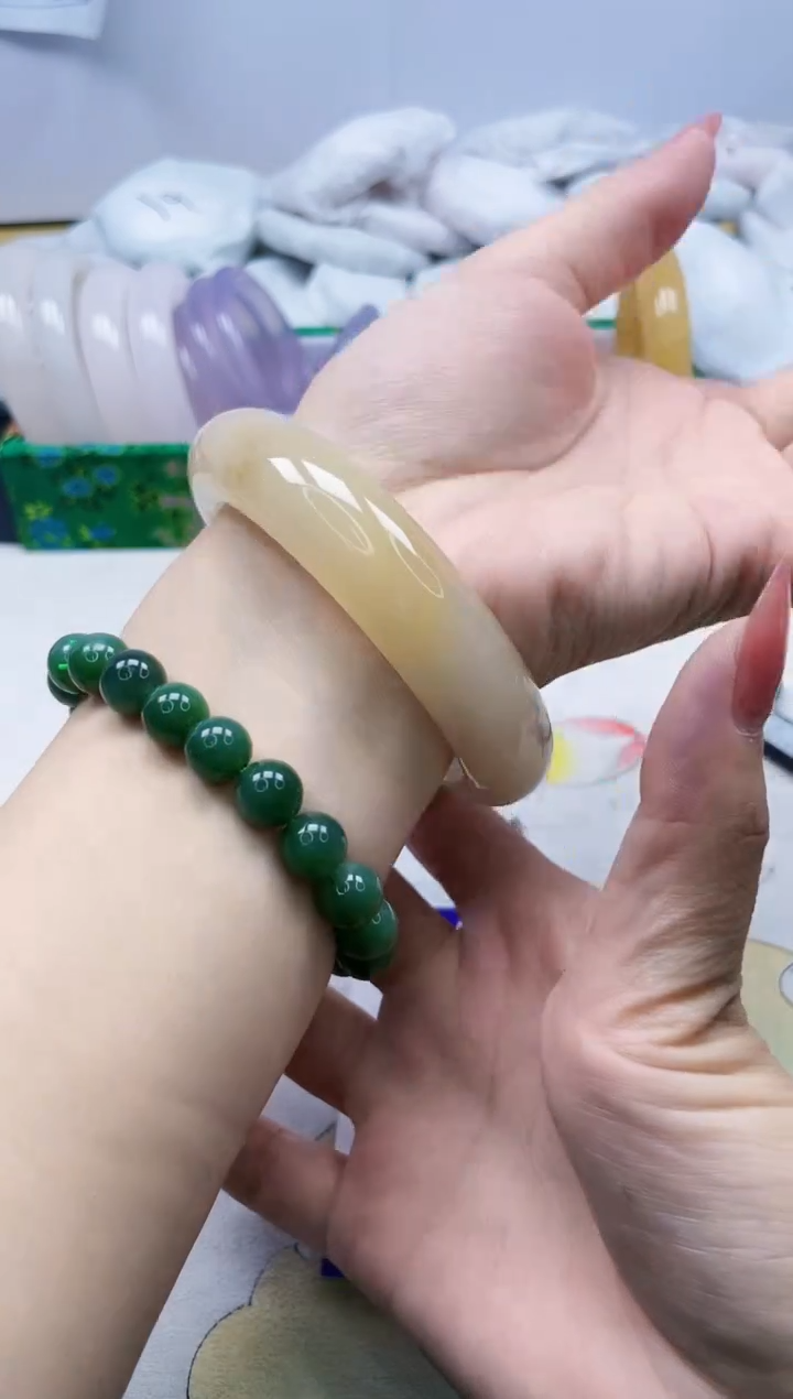 【闪购商品】石英质玉手镯未镶嵌249/60.3