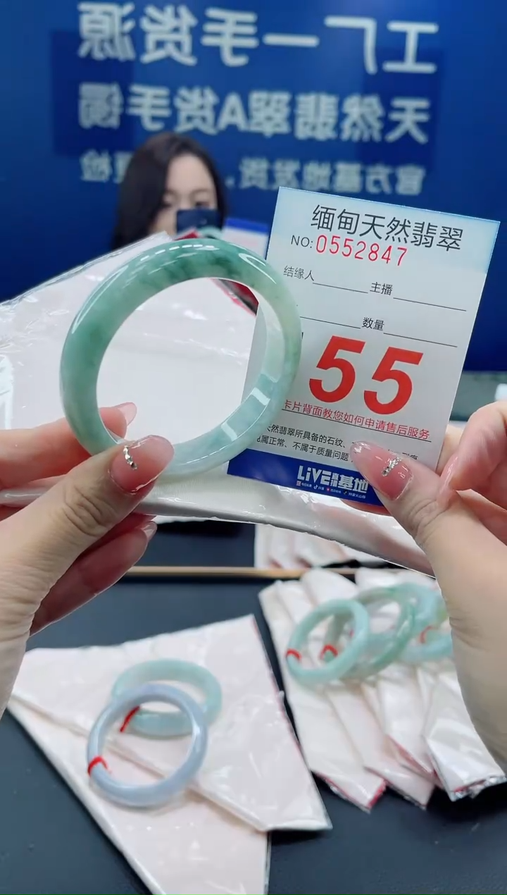 未镶嵌手镯翡翠天然翡翠手镯