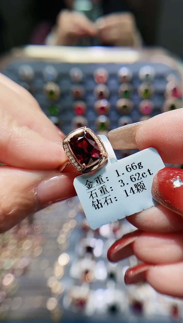 【闪购商品】石榴石戒指18K金镶嵌3.62.