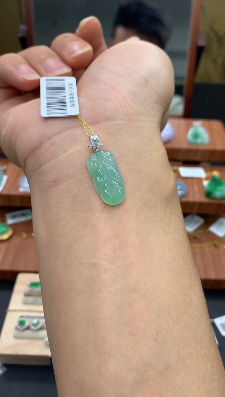 吊坠(不含链)18K金镶嵌翡翠叶子