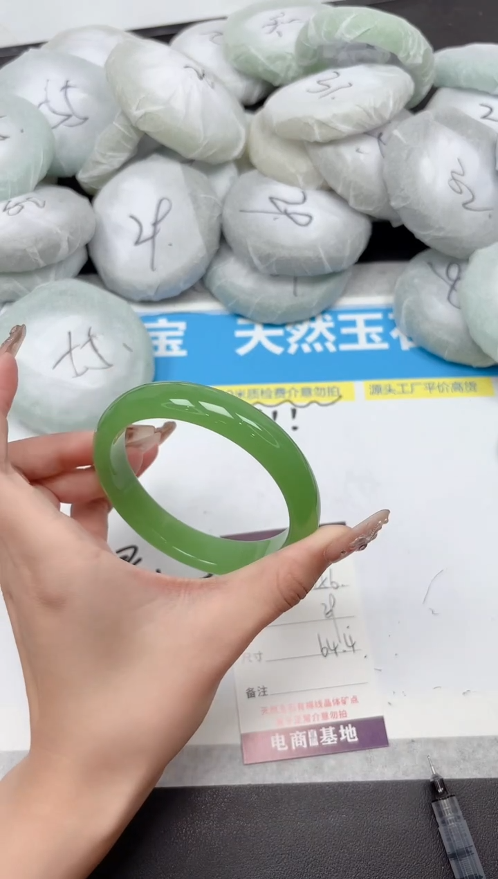 未镶嵌手镯石英质玉256-64.4