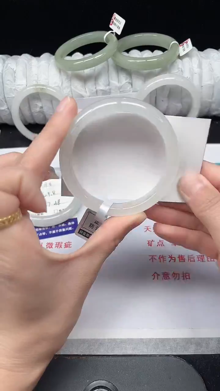未镶嵌手镯石英质玉154-56/57
