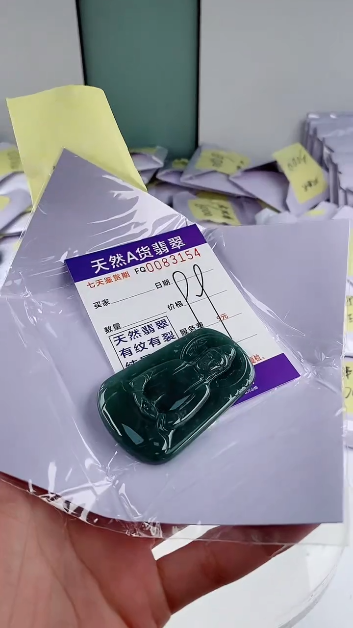 翡翠未镶嵌颈饰                 