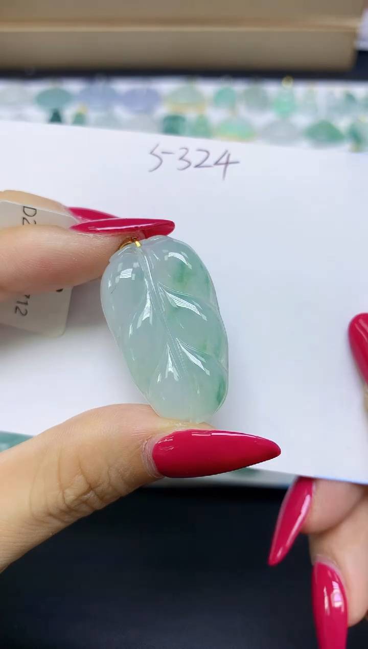 颈饰18K金镶嵌翡翠天然缅甸A货翡翠百元以上9元证书费自理