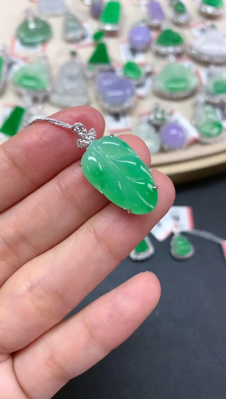 【闪购商品】翡翠吊坠(不含链)18K金镶嵌W03|15000
