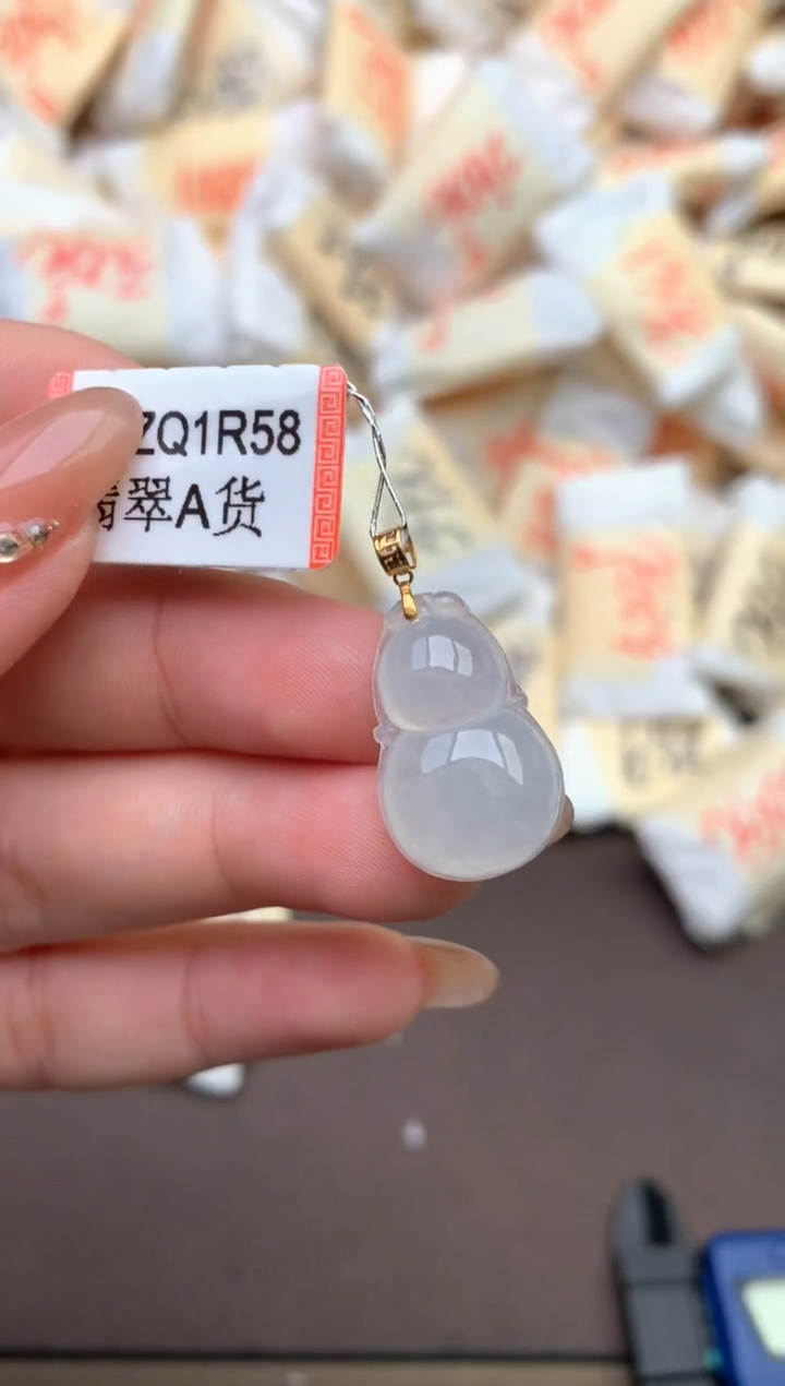 【闪购商品】翡翠18K金镶嵌颈饰—