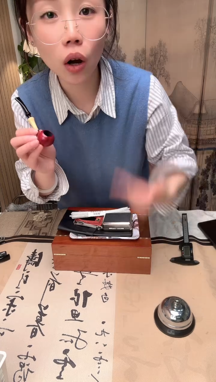 黄杨木饰圈军插酒红光面