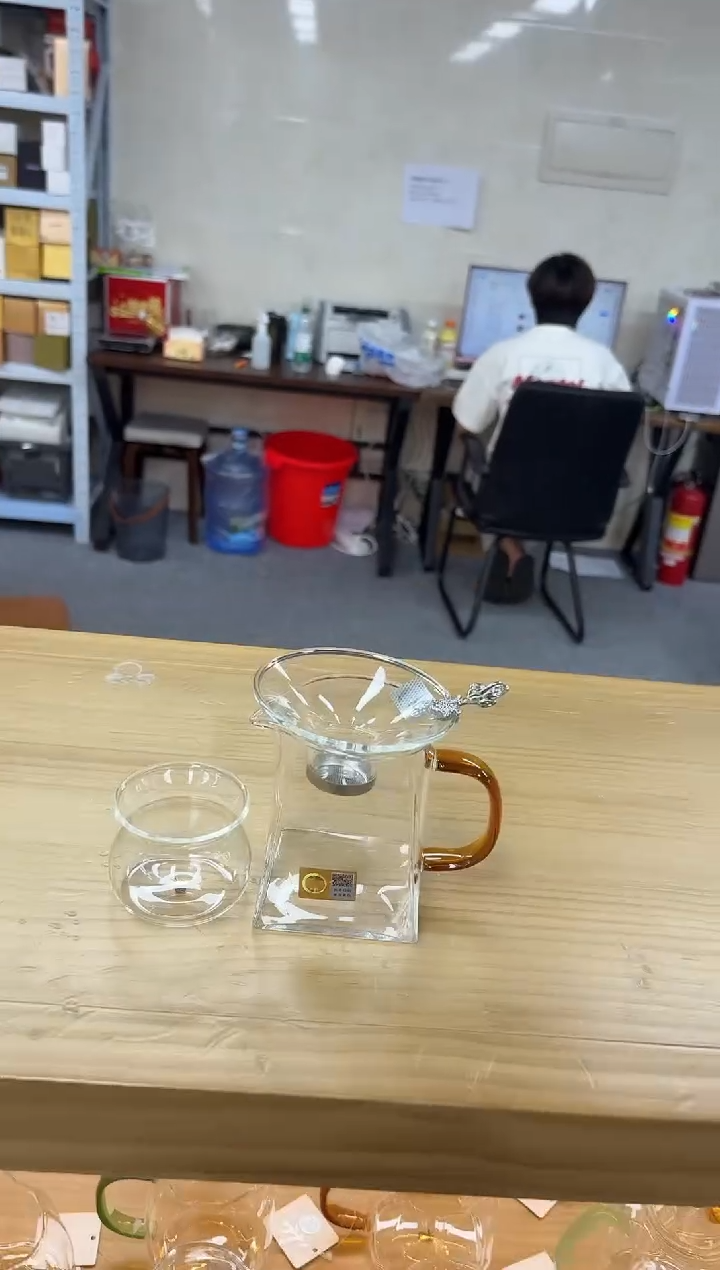 禾器-瀚然茶海-琥珀色+禾器-银鱼茶漏-不锈钢