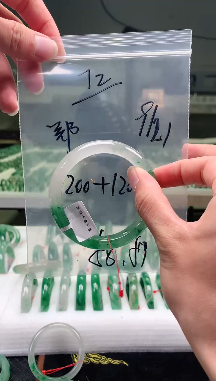 未镶嵌非洲翠手镯石英质玉非洲翠手镯58-59圈口72号