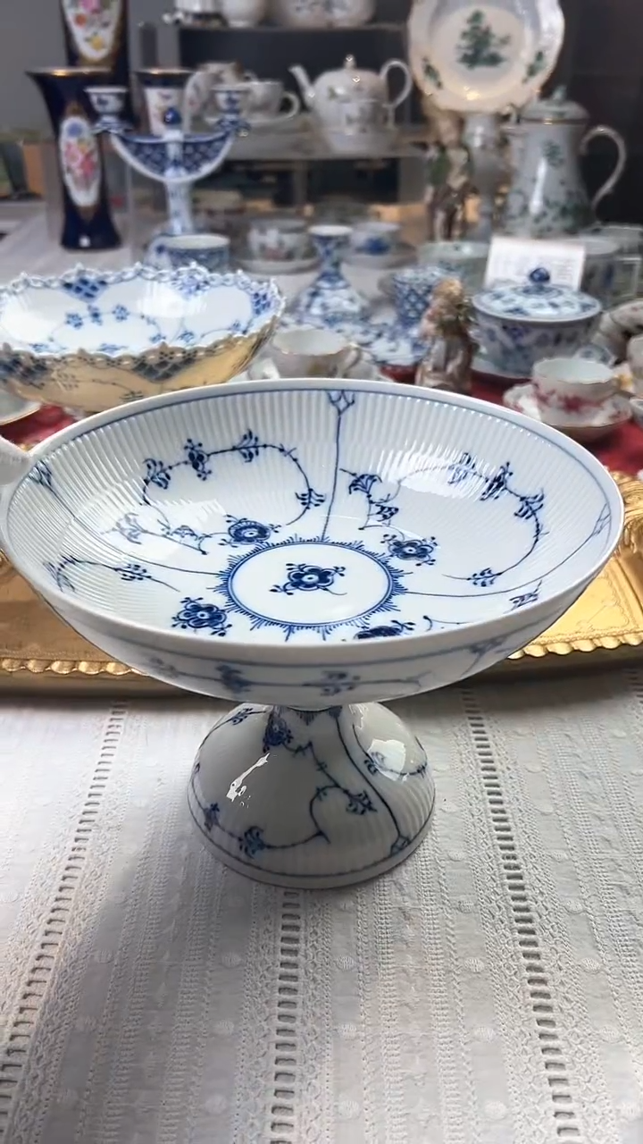 【闪购商品】瓷片哥本哈根高足果篮平边唐草