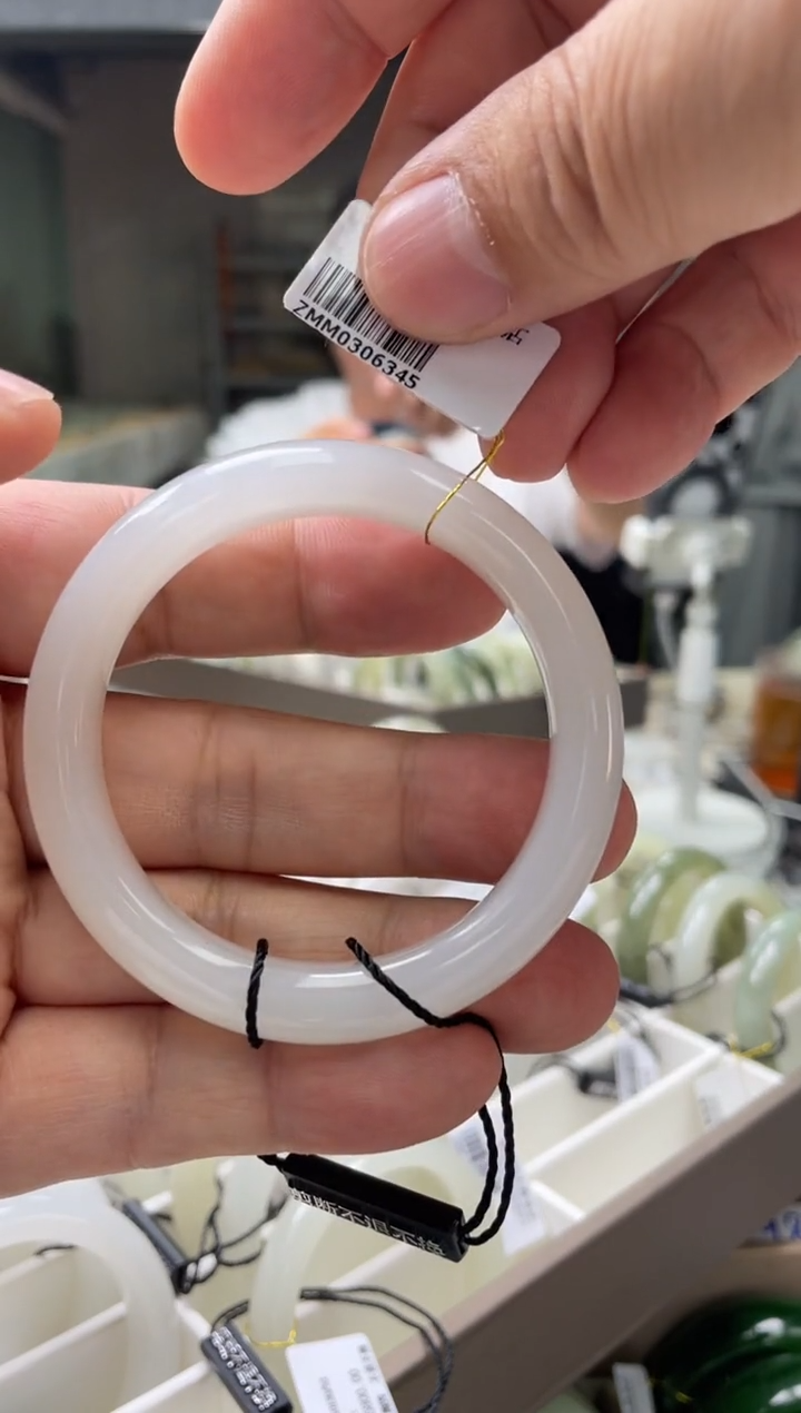 【闪购商品】和田玉手镯未镶嵌编码6345 圈口52-53