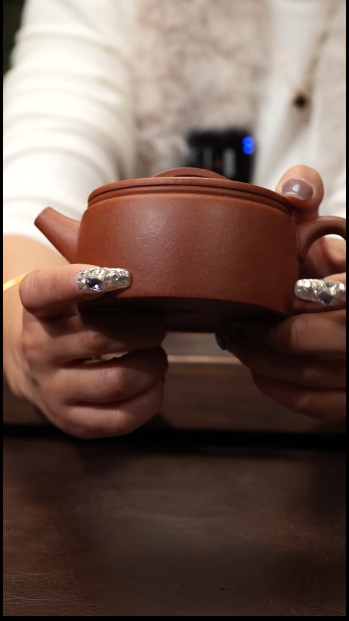 茶壶紫砂红降坡汉瓦200cc左右