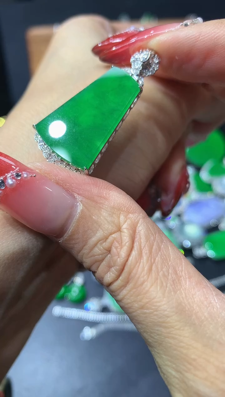 【闪购商品】定制翡翠18K金镶嵌团购