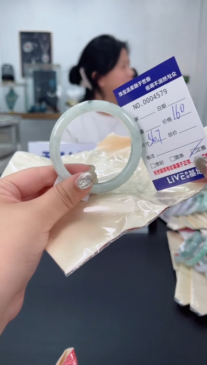 【闪购商品】翡翠手镯未镶嵌天然翡翠A货