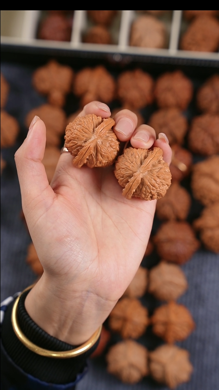 【闪购商品】文玩核桃吊坠白狮子