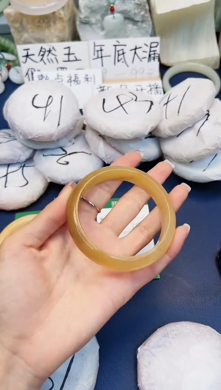 【闪购商品】石英质玉手镯未镶嵌236
