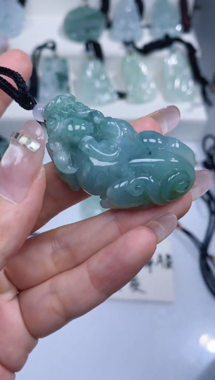 颈饰未镶嵌翡翠吊坠