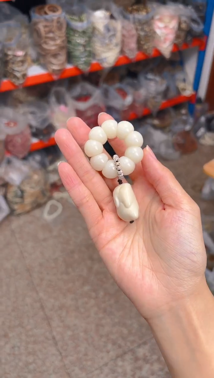 吊坠菩提根/象牙果荔枝栋手捻 白色兔