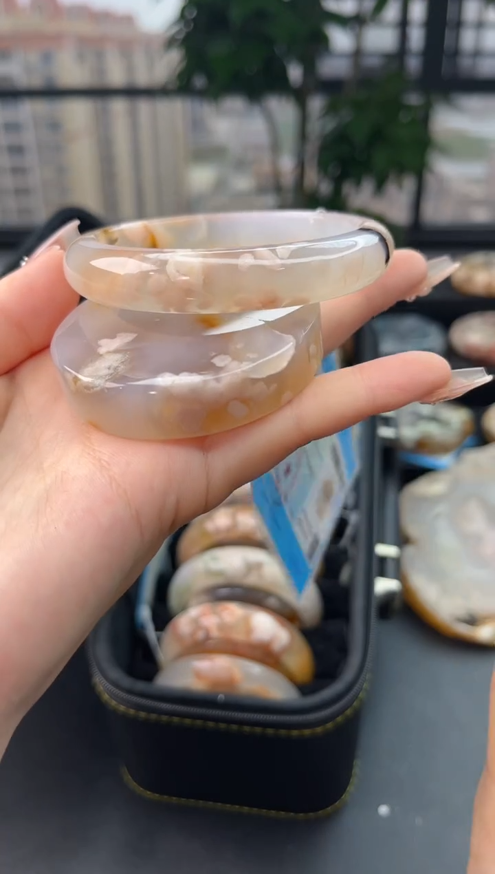 【闪购商品】石英质玉手镯未镶嵌赠送镯心（圈口60